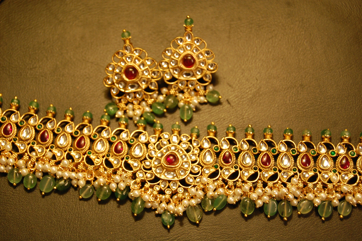 GORGEOUS INDIAN KUNDAN & MULTI STONE CHOKER SET