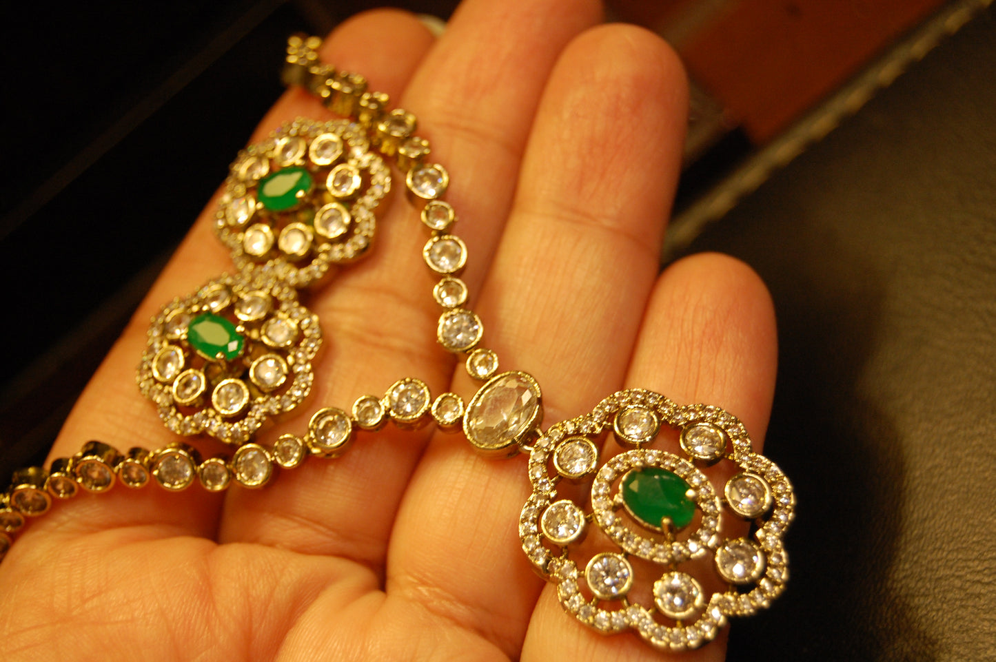 DELICATE GREEN & ZIRCON NECKLACE SET