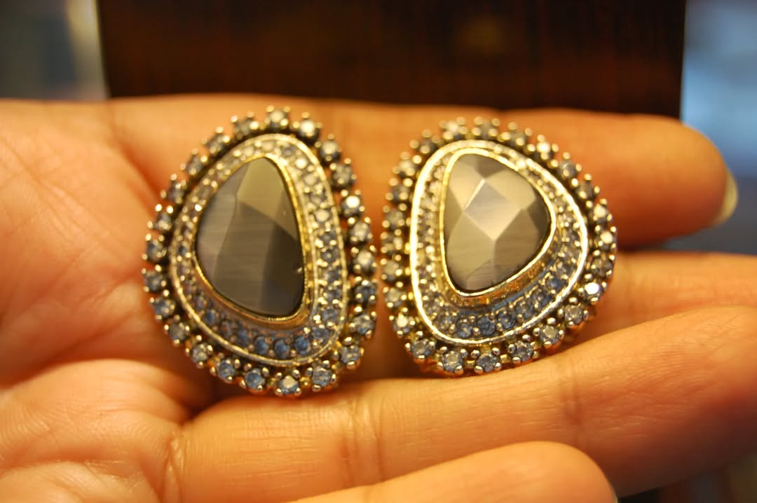 GREY ZIRCON EARRINGS