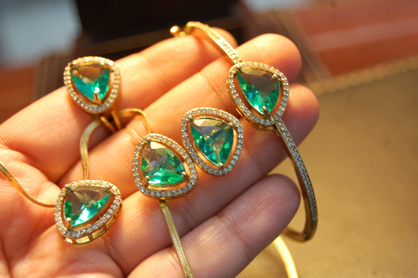 PENDENT SET IN SEA GREEN