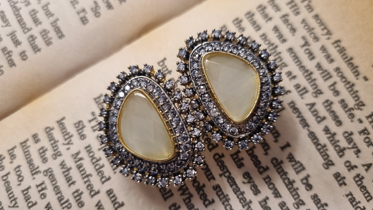 WHITISH ZIRCON EARRINGS