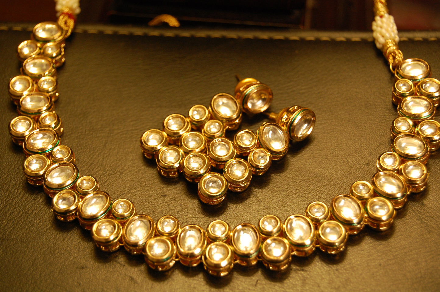 ELEGANT KUNDAN SET