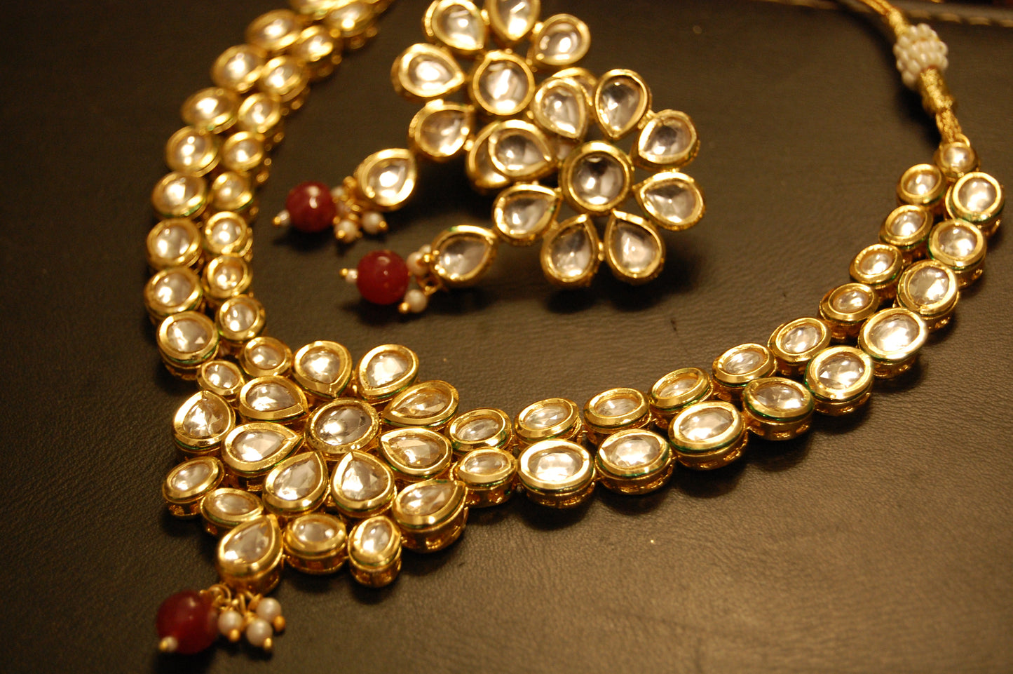 ELEGANT KUNDAN & RED SET