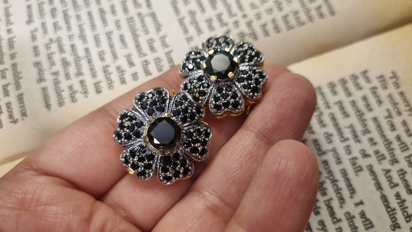 BLACK FLORAL EARRINGS