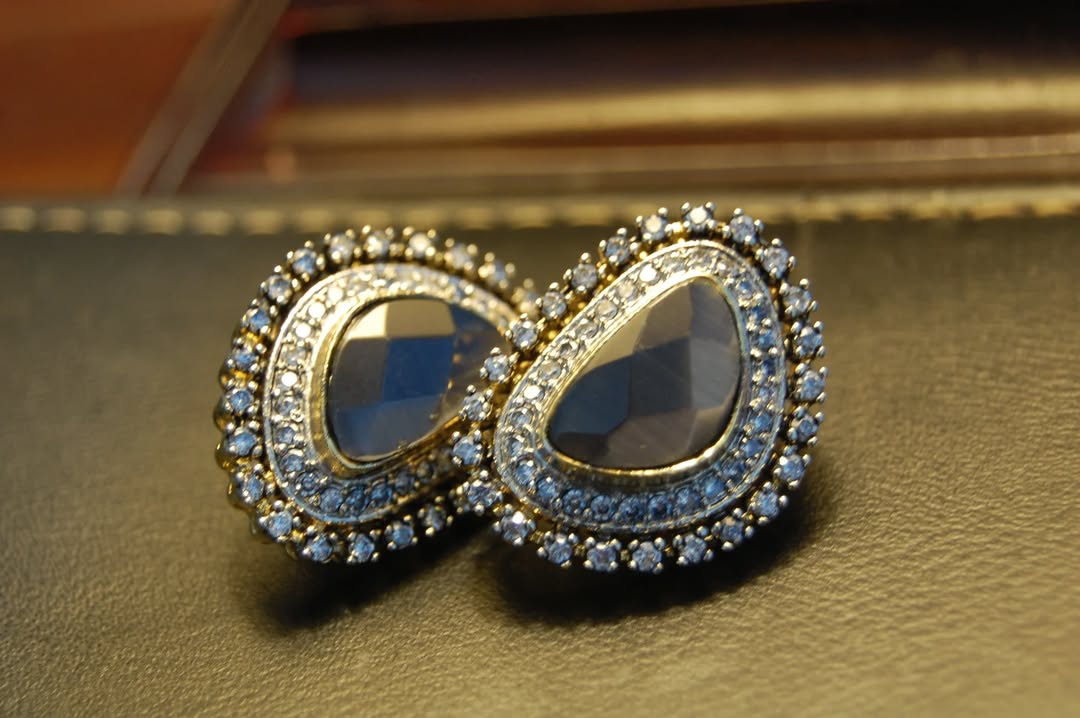 GREY ZIRCON EARRINGS