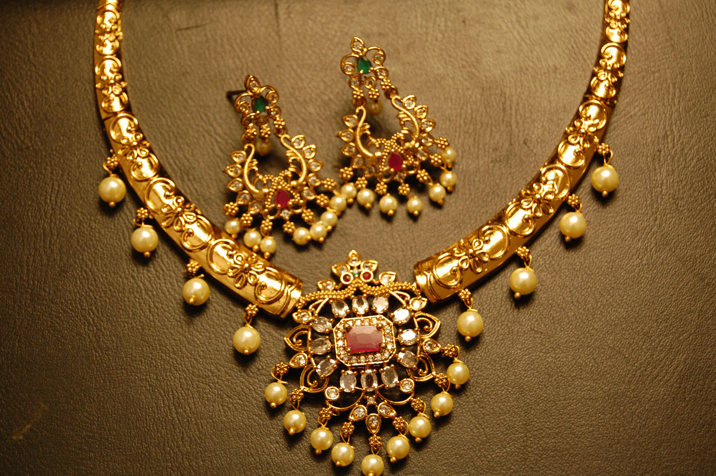 SOUTH INDIAN NECKLACE SET IN RED
