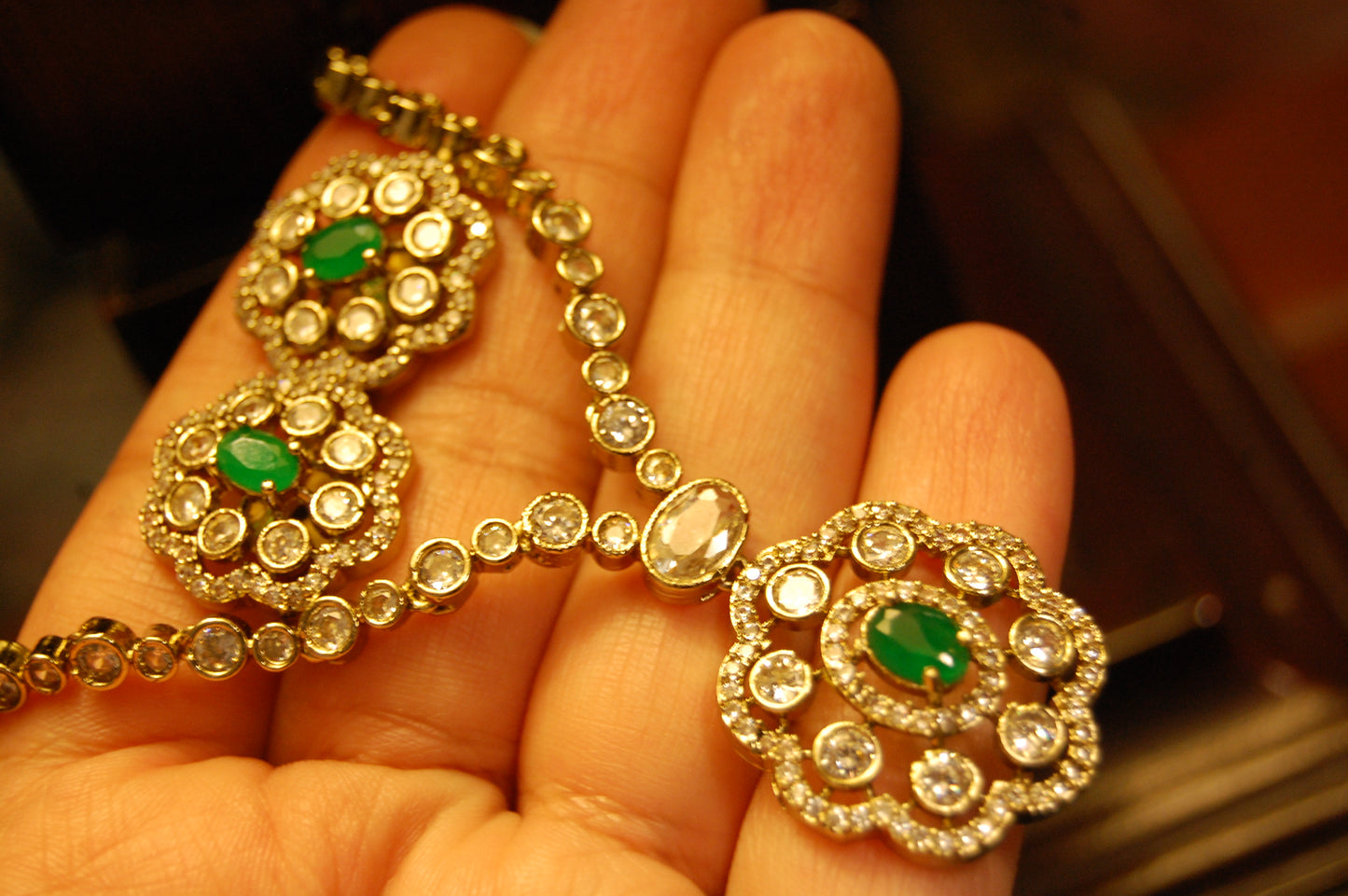 DELICATE GREEN & ZIRCON NECKLACE SET