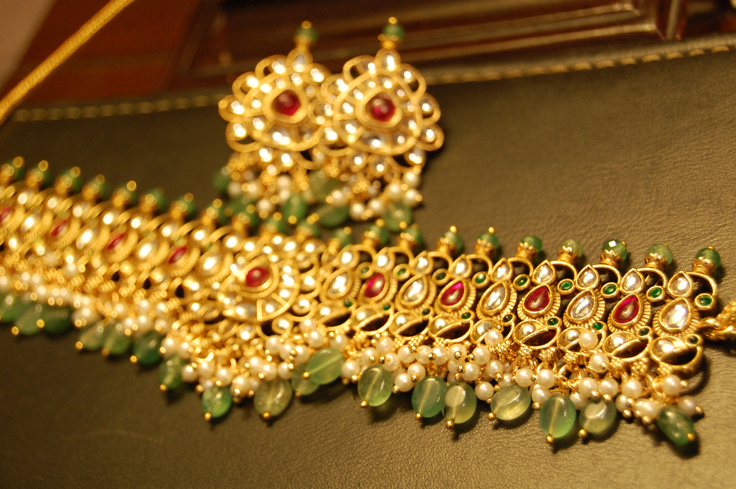 GORGEOUS INDIAN KUNDAN & MULTI STONE CHOKER SET