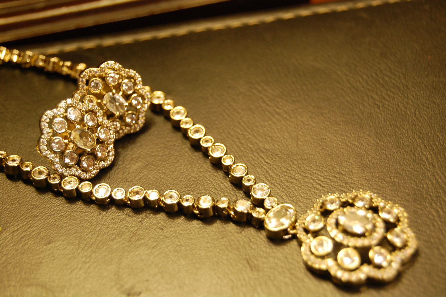 DELICATE ZIRCON NECKLACE SET