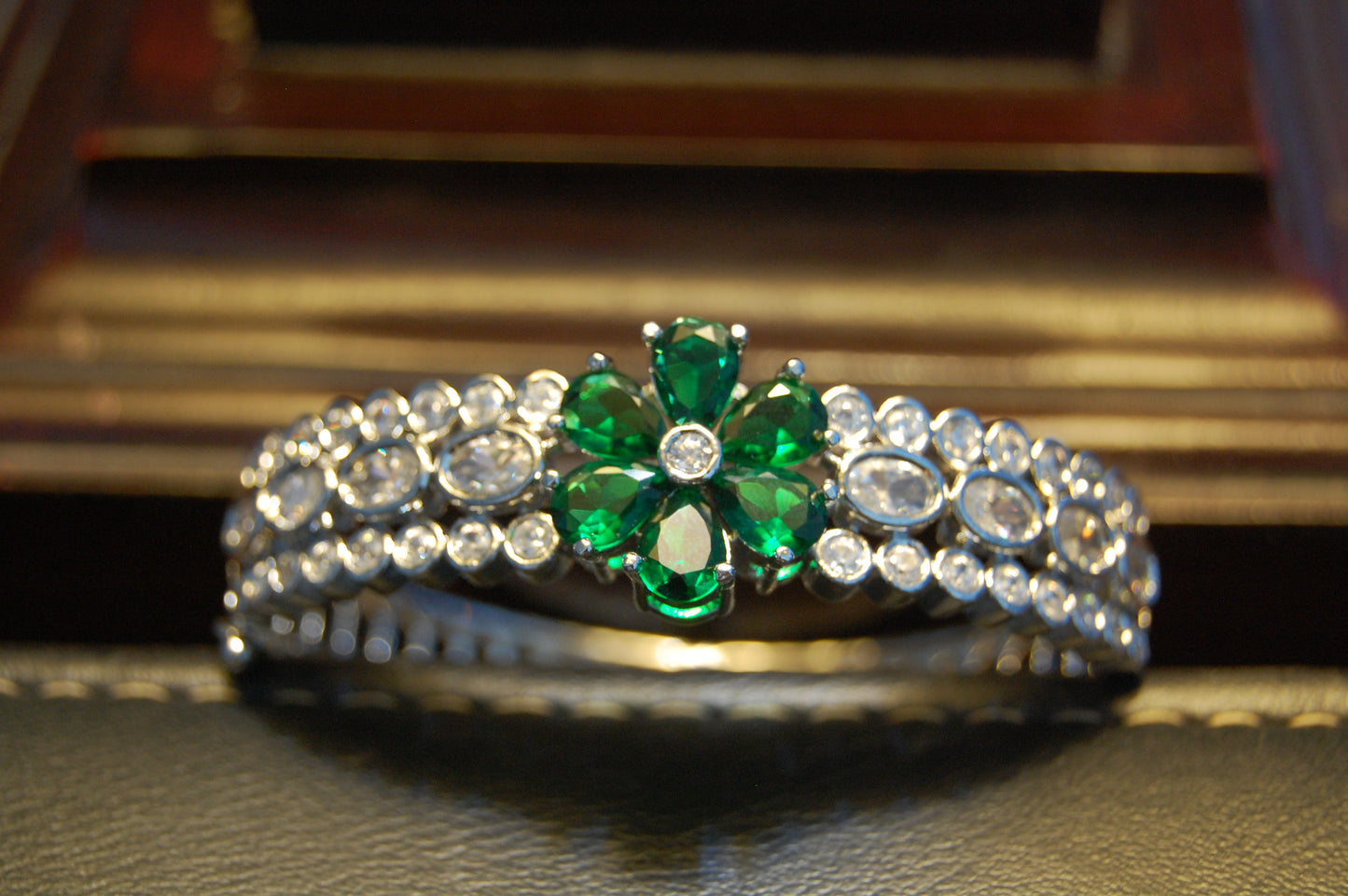 GREEN ZIRCON KARA