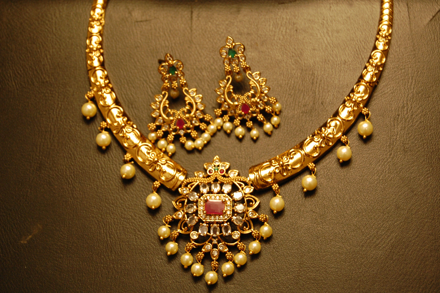 SOUTH INDIAN NECKLACE SET IN RED