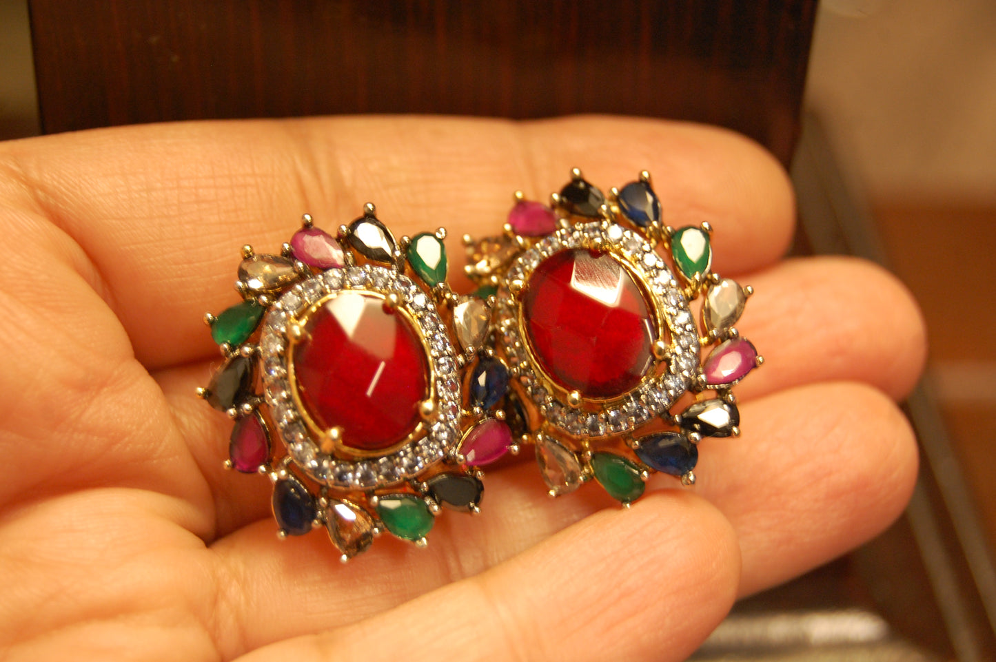 MULTI EARRINGS WITH RED EARRINGS