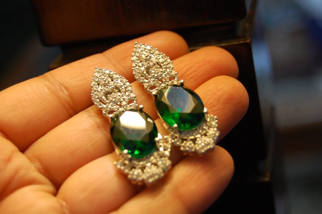 GREEN ZIRCON EARRINGS