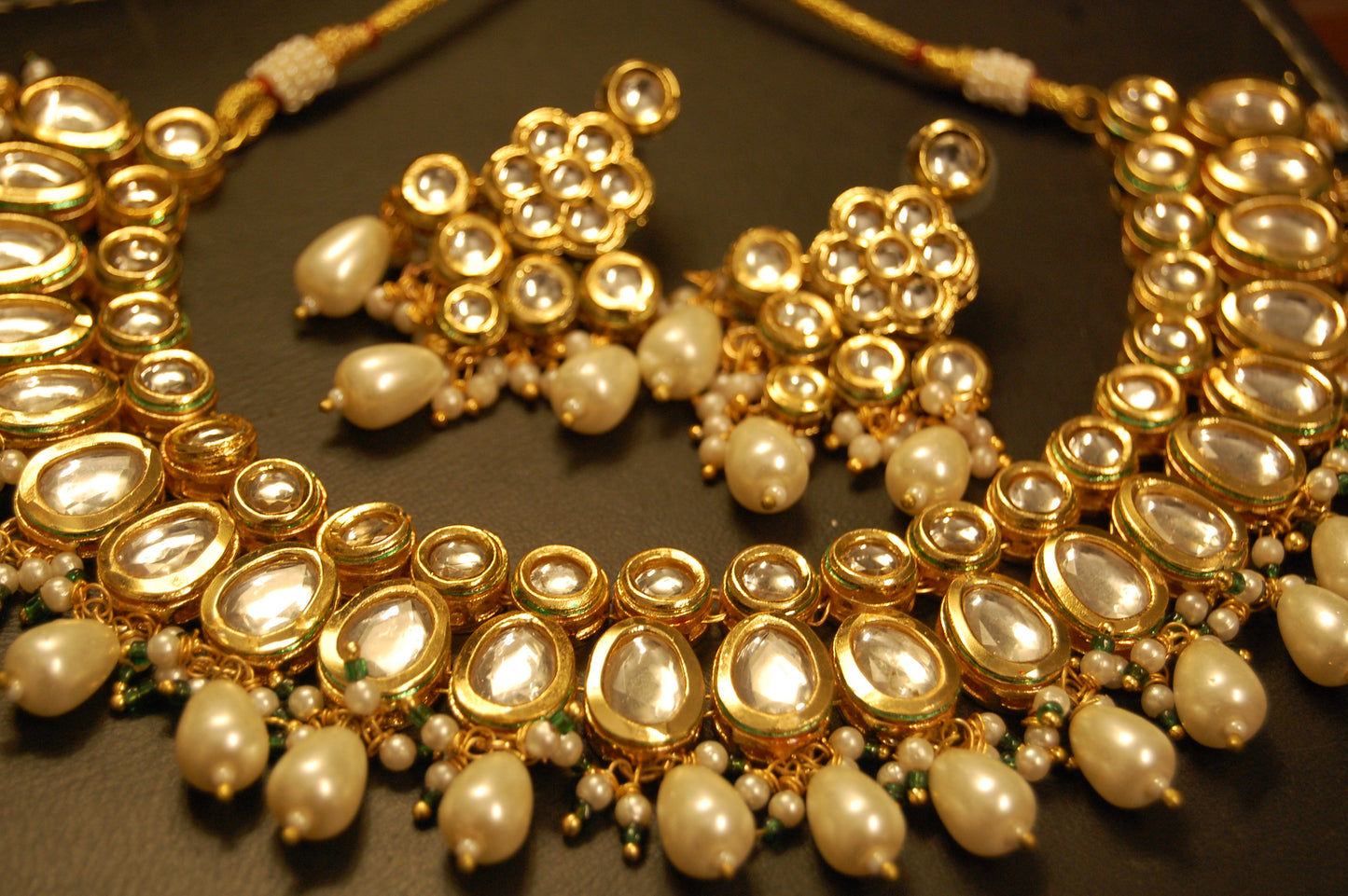 ELEGANT KUNDAN & PEARL SET