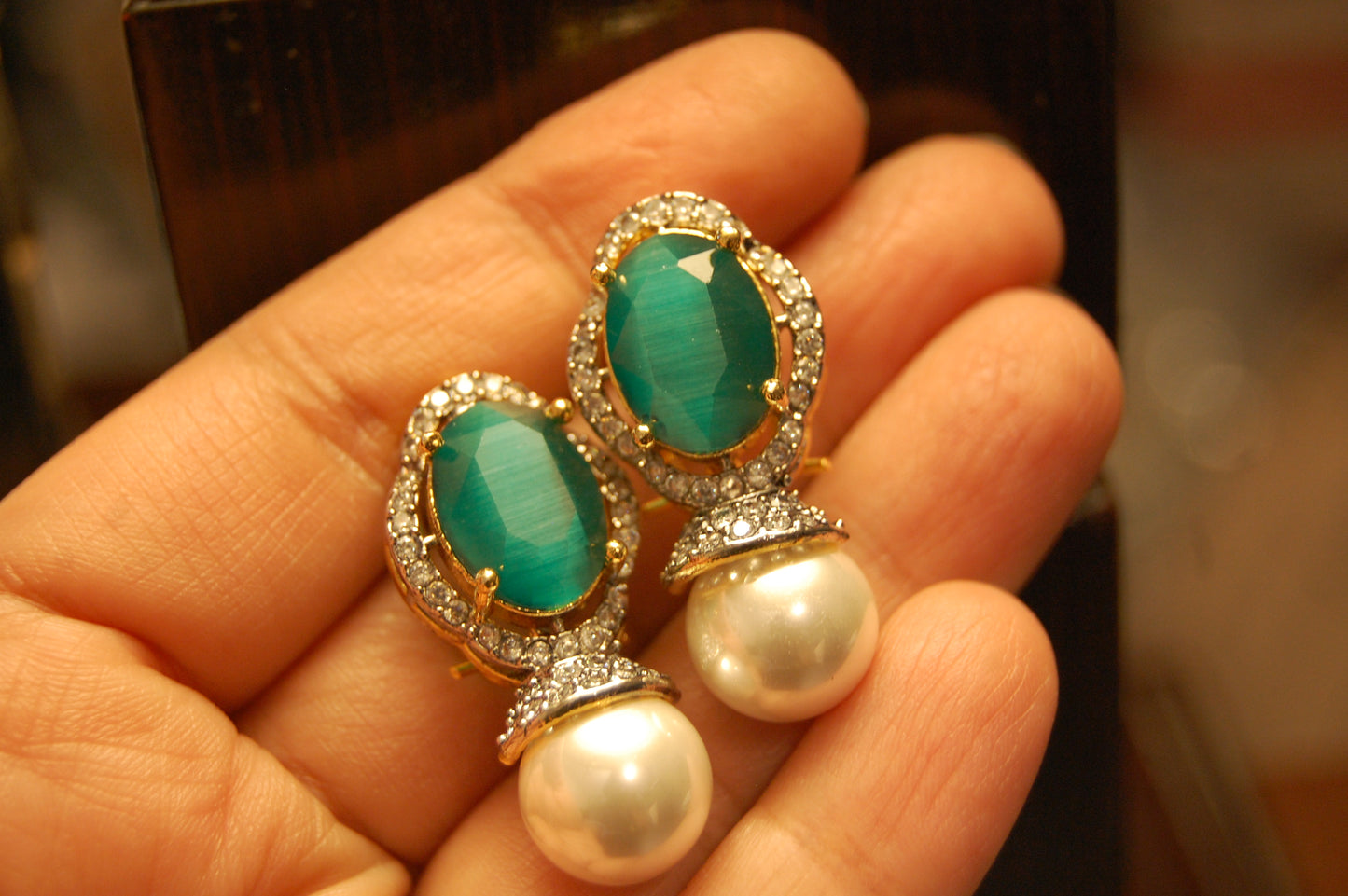SEA GREEN EARRINGS IN ZIRCON & PEARLS