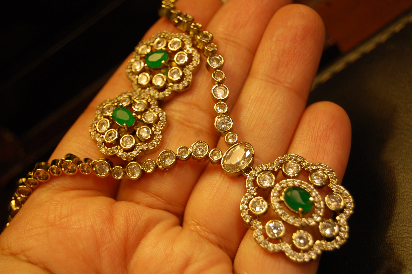 DELICATE GREEN & ZIRCON NECKLACE SET