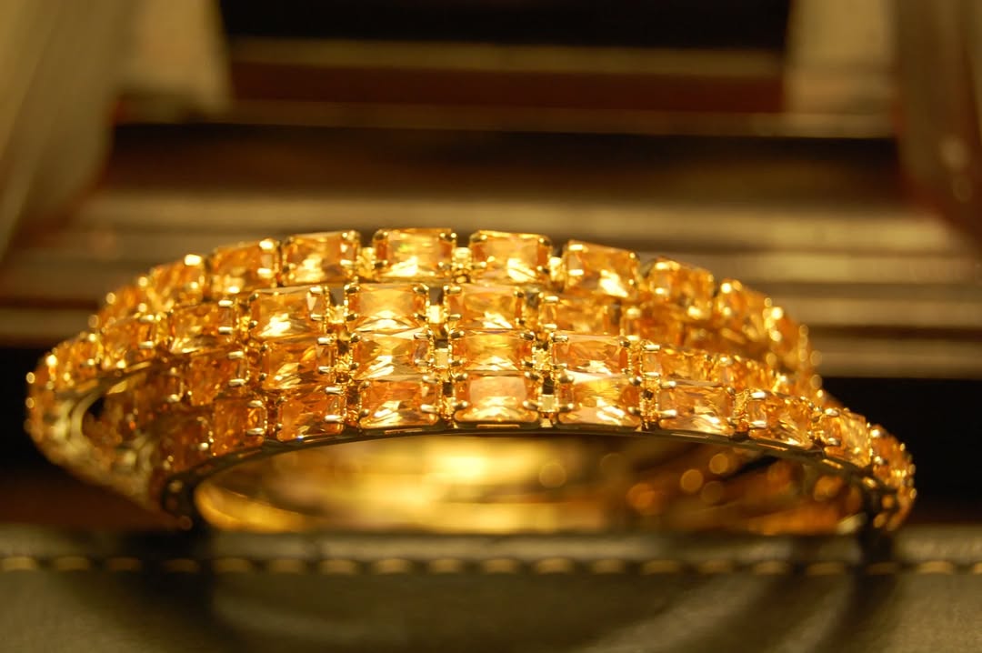 SET OF 4 CHAMPAGNE & ZIRCON BANGLES IN GOLDEN BASE