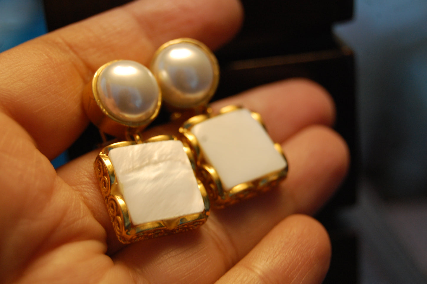 WHITE PEARL EARRINGS