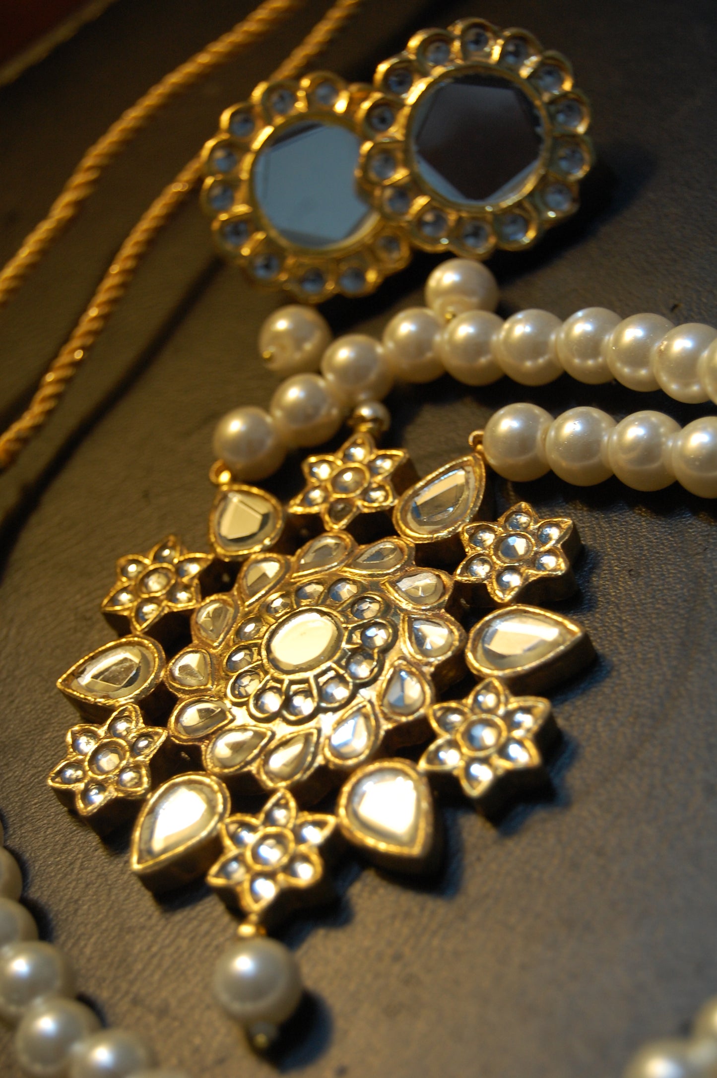 KUNDAN & PEARL MALA SET