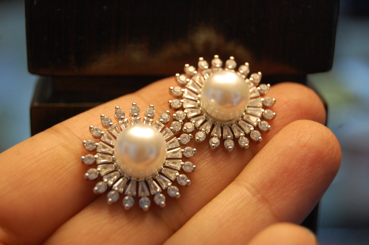 ZIRCON & PEARL EARRINGS