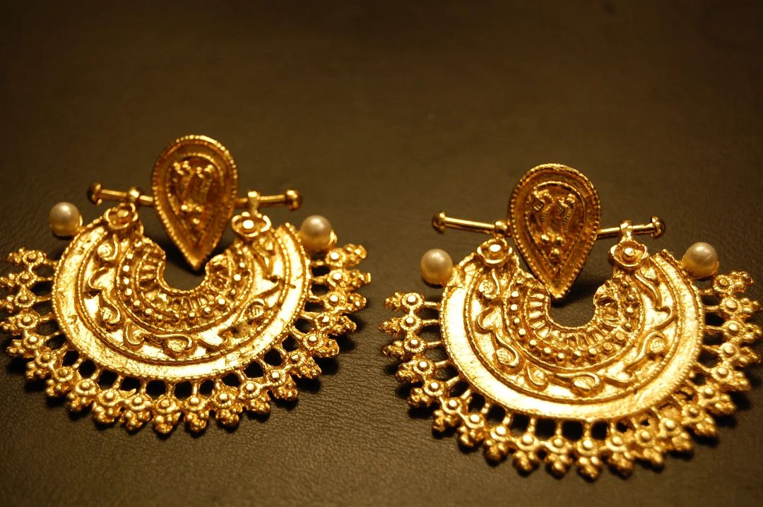 EGYPTIAN INSPIRED EARRINGS WITH PEARL