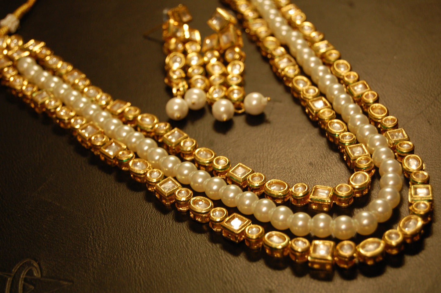 KUNDAN & PEARLS MALA SET