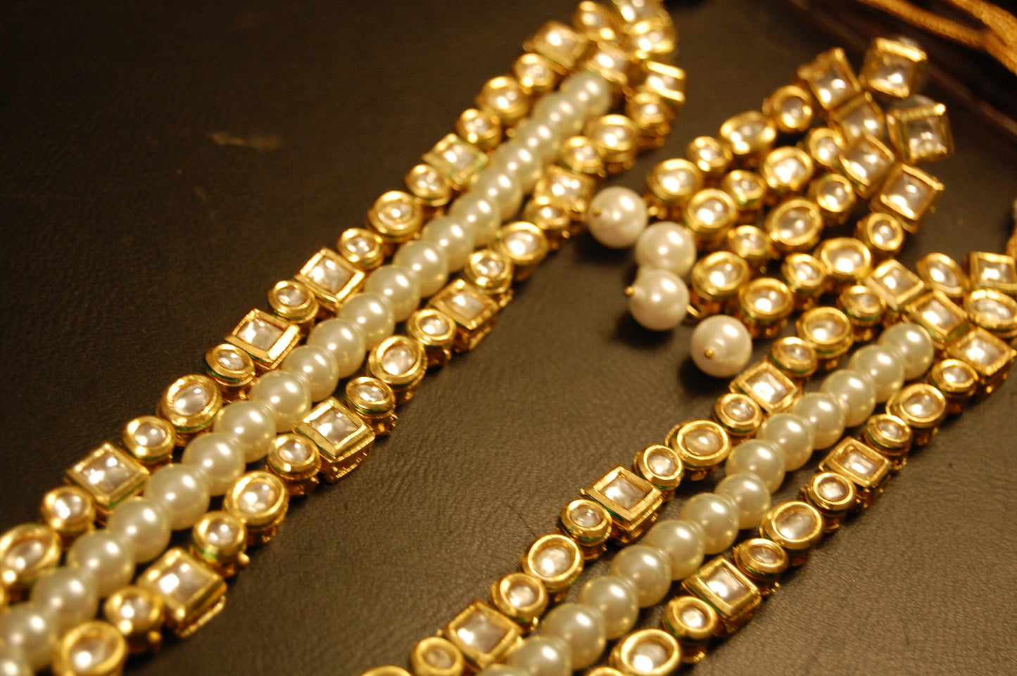 KUNDAN & PEARLS MALA SET