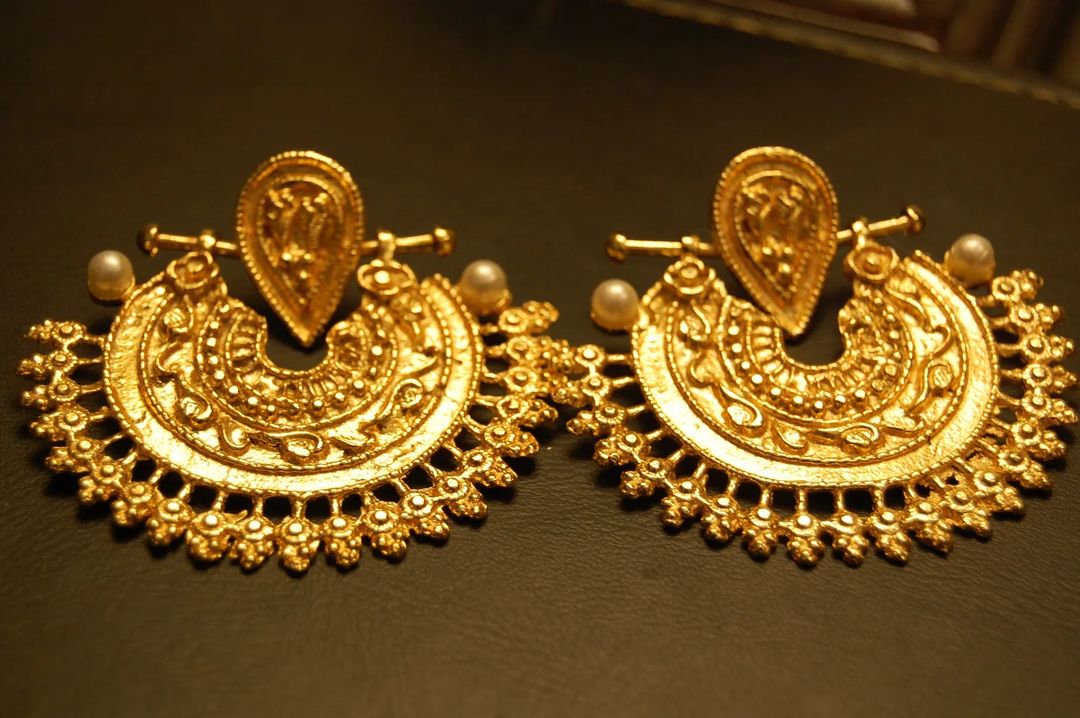 EGYPTIAN INSPIRED EARRINGS WITH PEARL