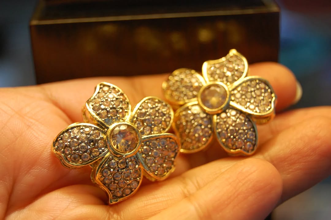 FLORAL CHAMPAGNE EARRINGS