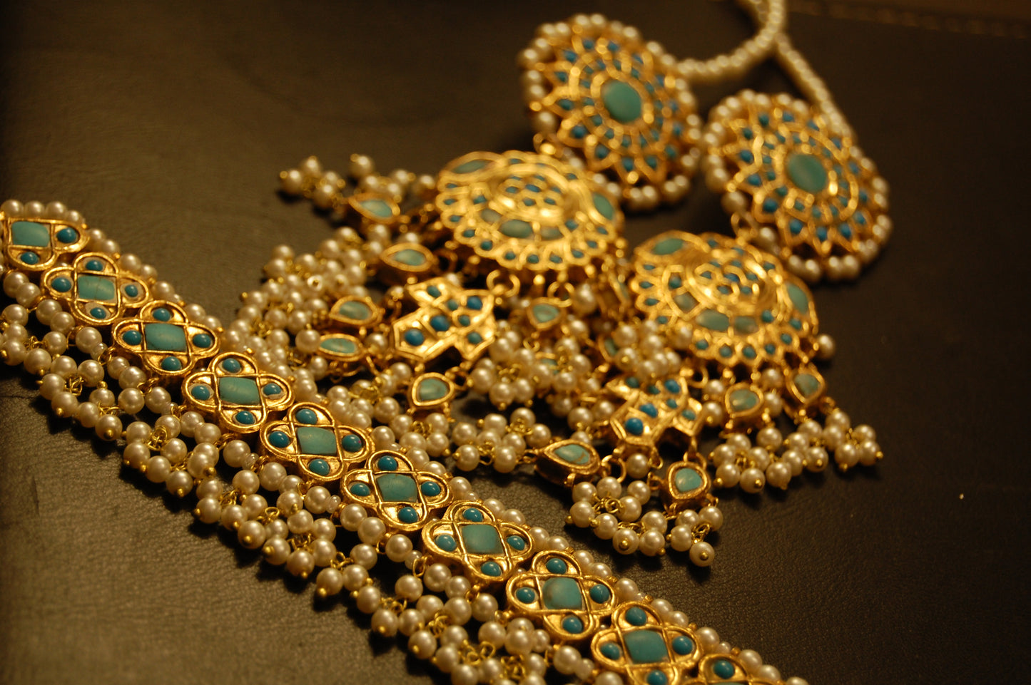FEROZA & PEARLS CHOKER SET