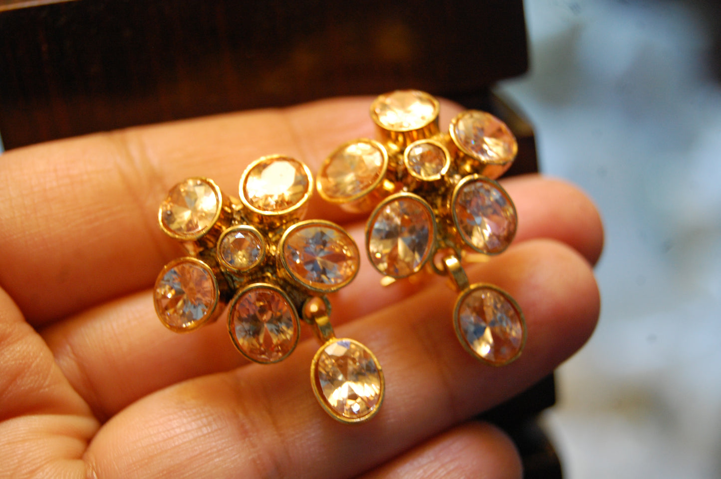 CHAMPAGNE FLORAL EARRINGS