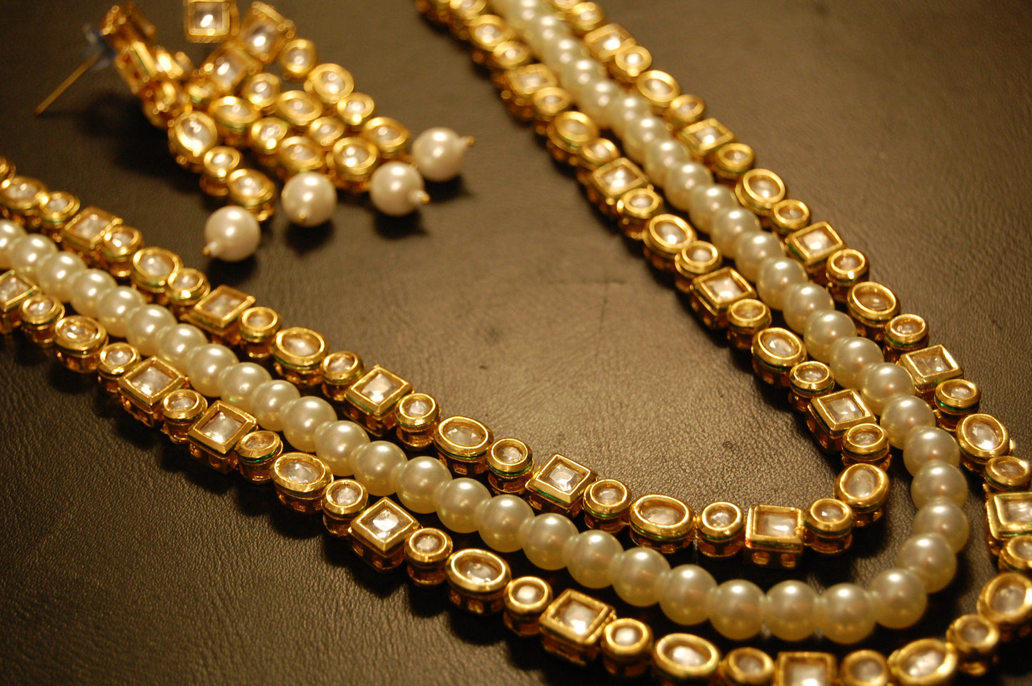 KUNDAN & PEARLS MALA SET