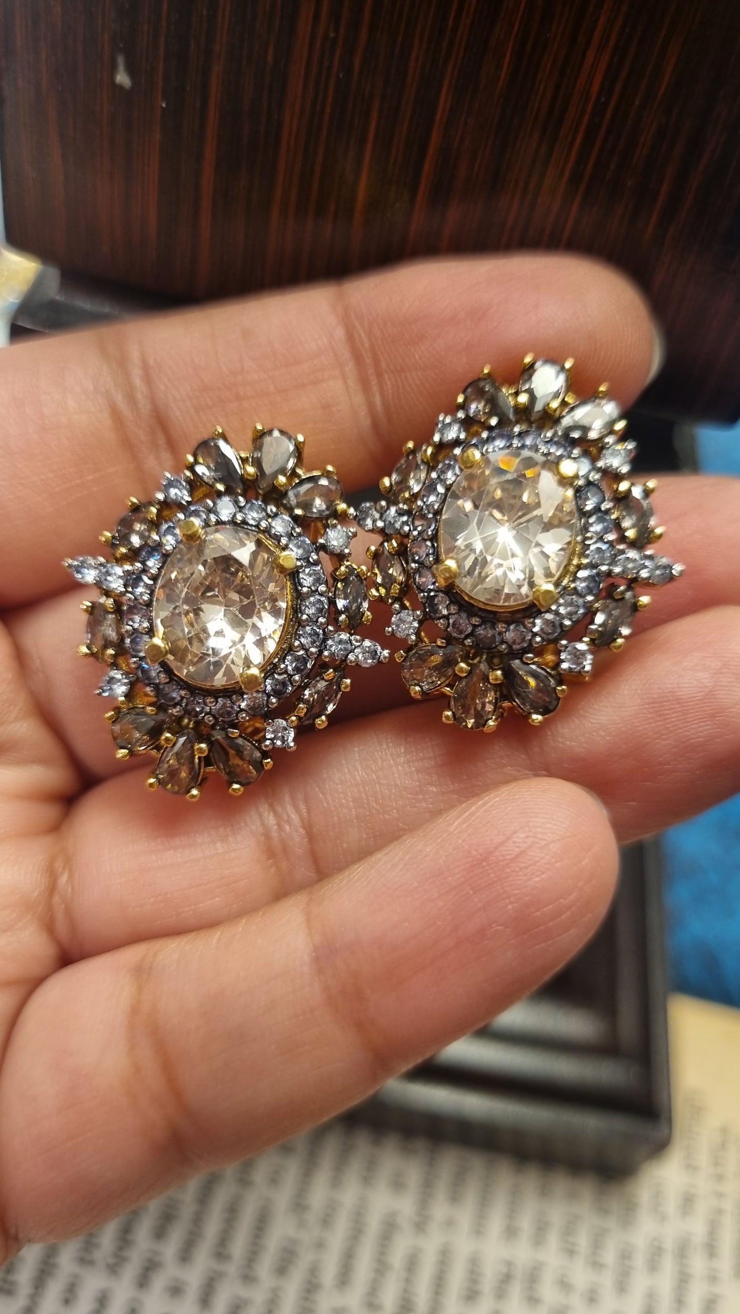 CHAMPAGNE EARRINGS