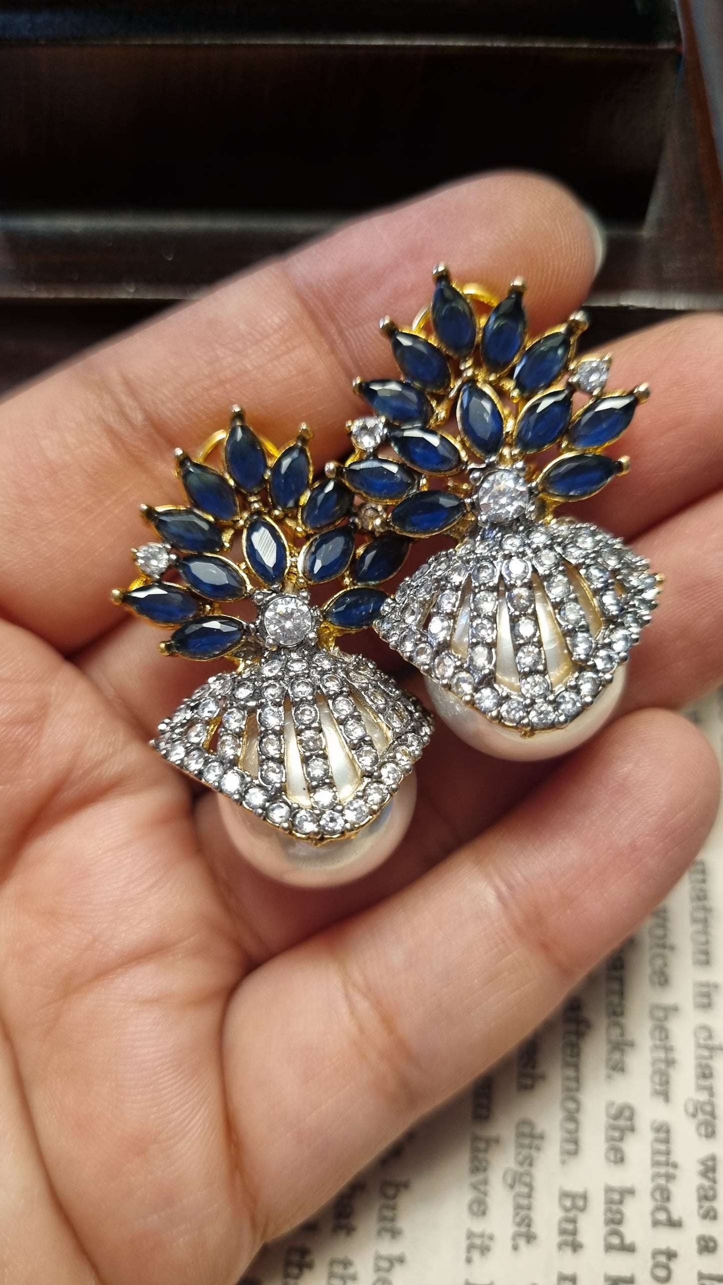 BLUE & PEARLS EARRINGS