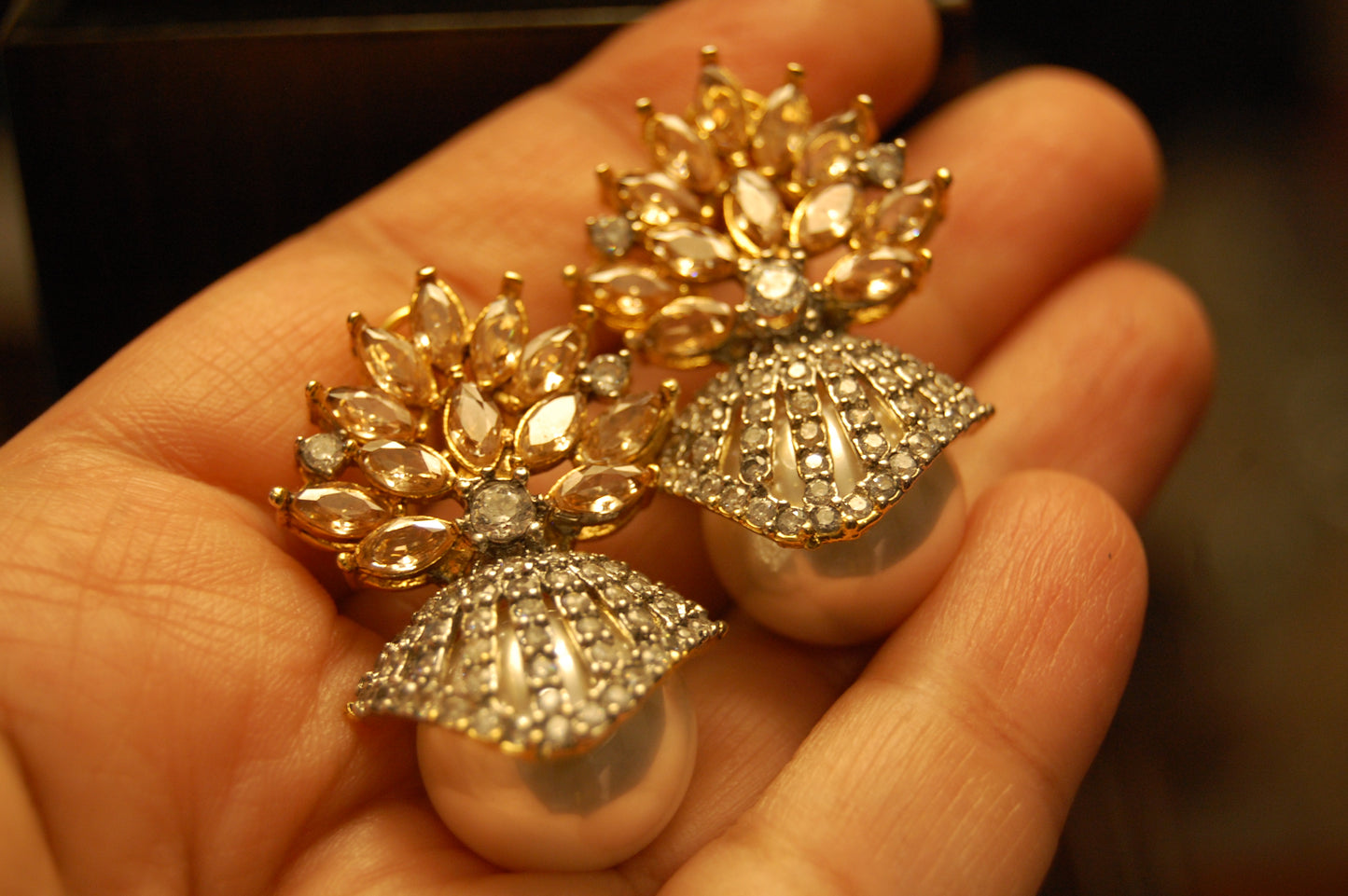 CHAMPAGNE, ZIRCON & PEARL EARRINGS