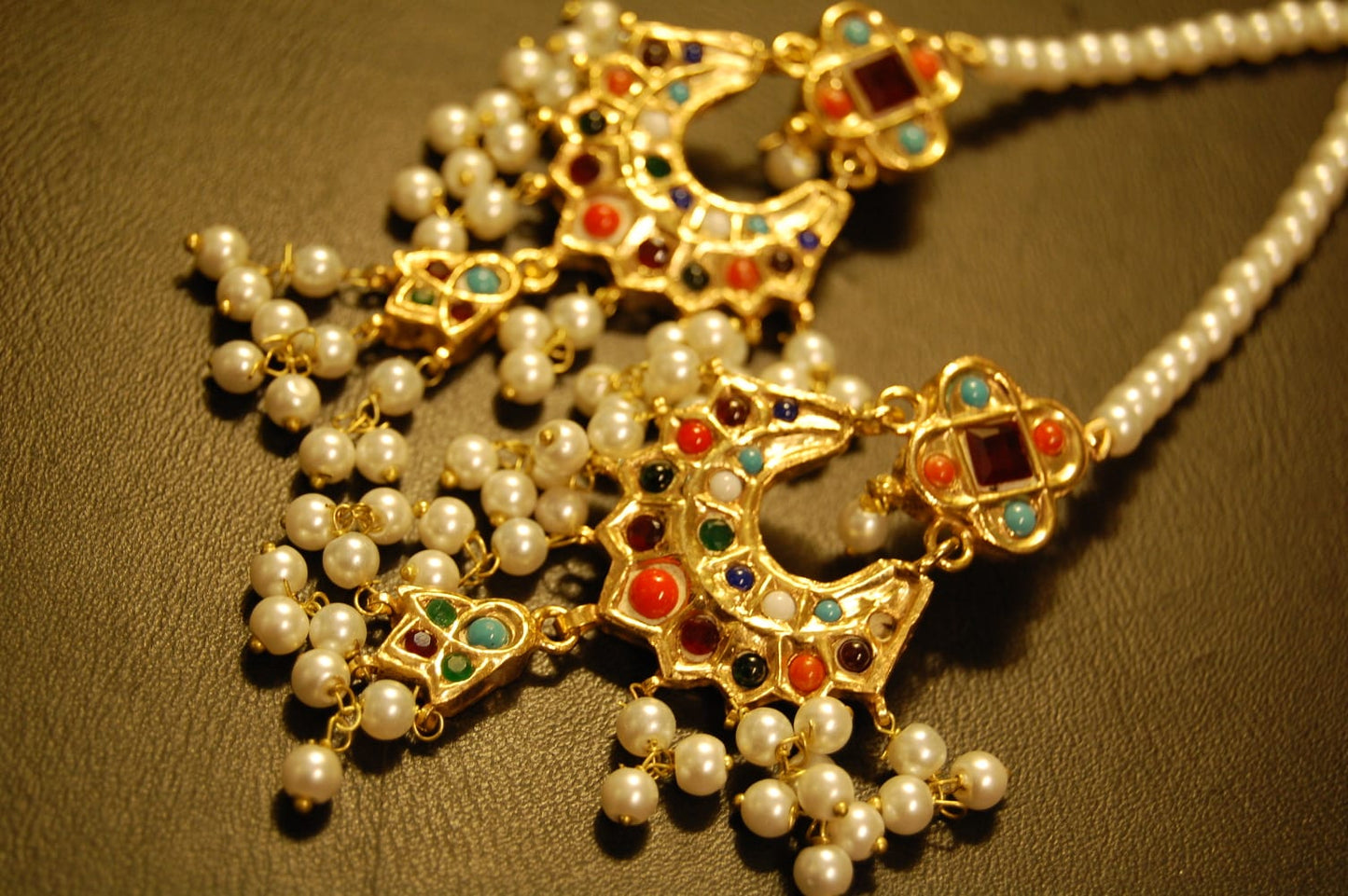 NAURATAN EARRINGS WITH PEARLS