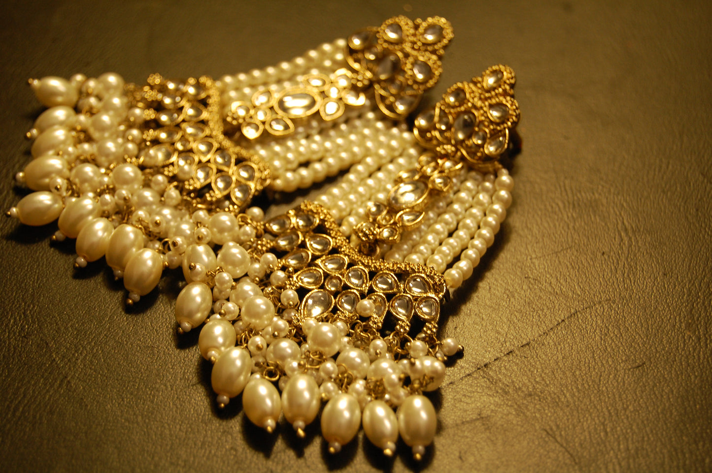 JHOOMAR STYLE EARRINGS IN KUNDAN & PEARLS