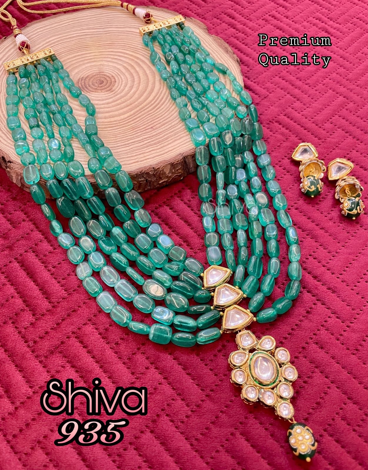 ELEGANT KUNDAN SET IN EMERALD GREEN