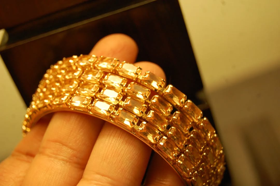 SET OF 4 CHAMPAGNE & ZIRCON BANGLES IN GOLDEN BASE