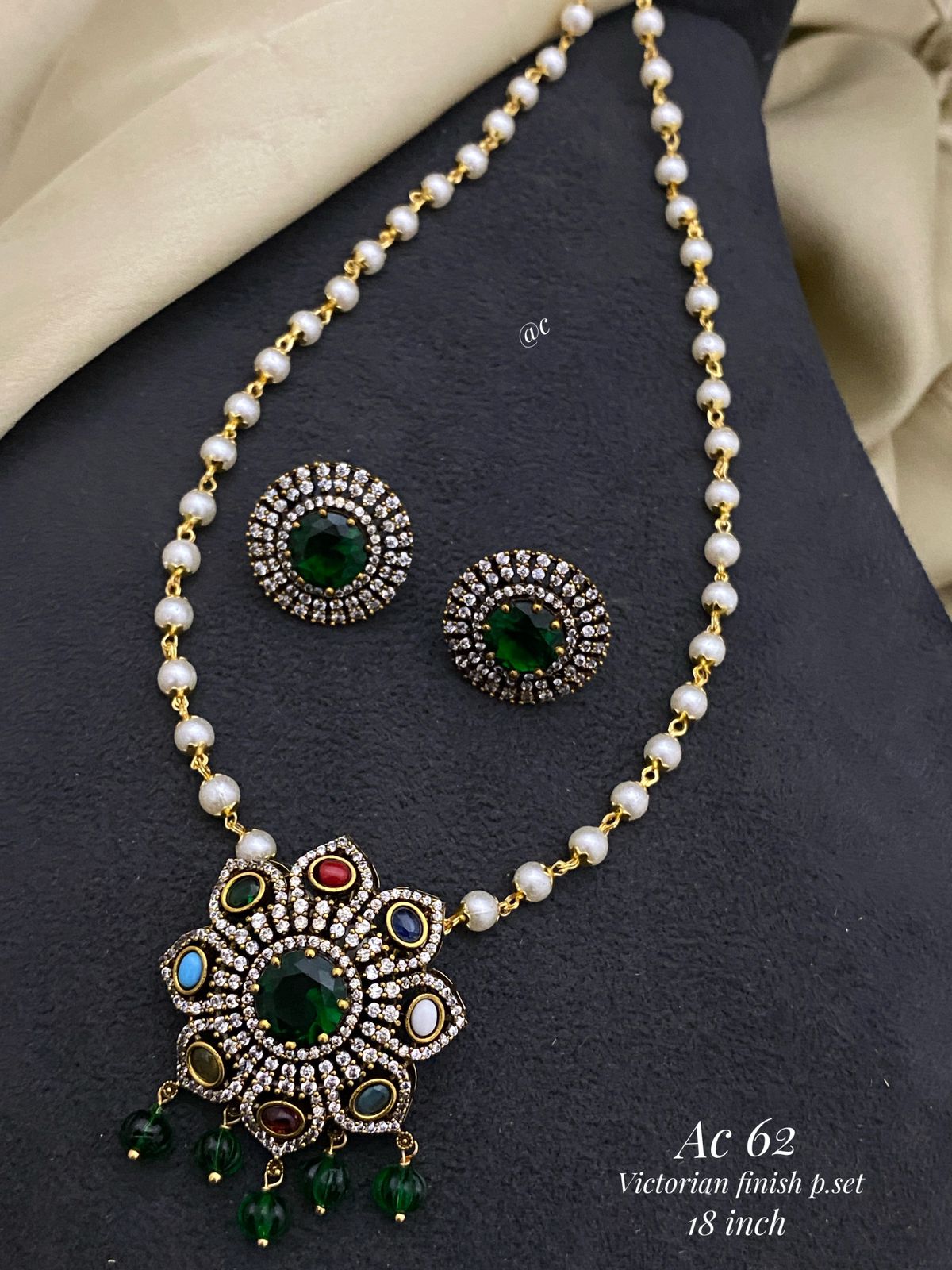 ELEGANT MULTI PENDANT SET