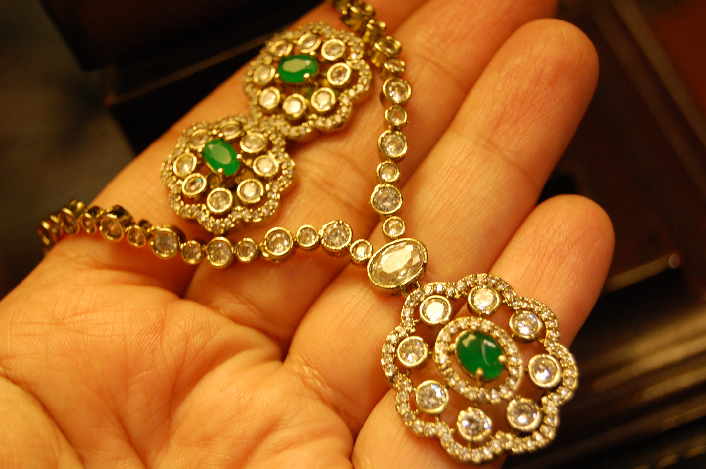 DELICATE GREEN & ZIRCON NECKLACE SET