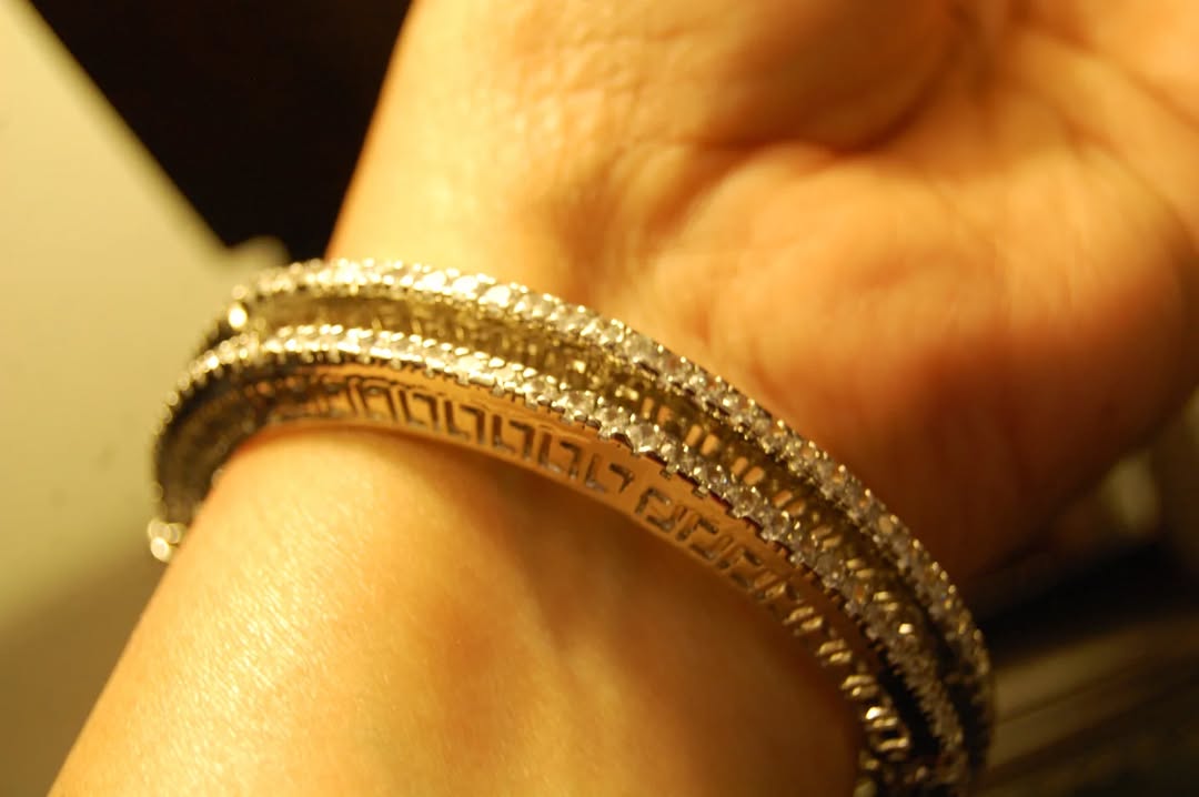 SINGLE HIGH QUALITY OPENABLE ZIRCON BANGLES