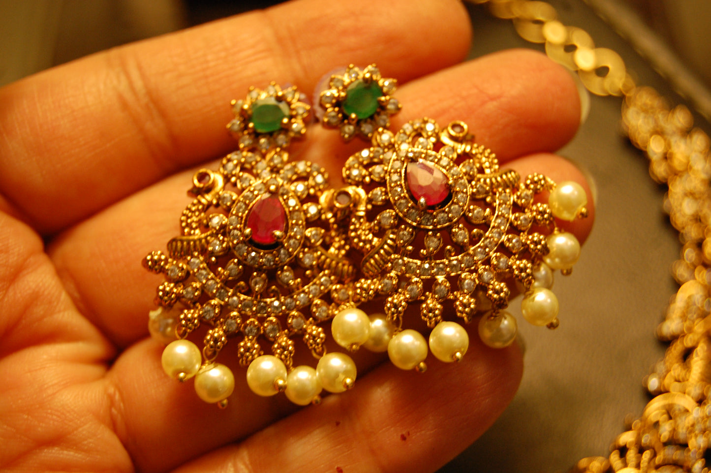 ELEGANT SOUTH INDIAN NECKLACE SET