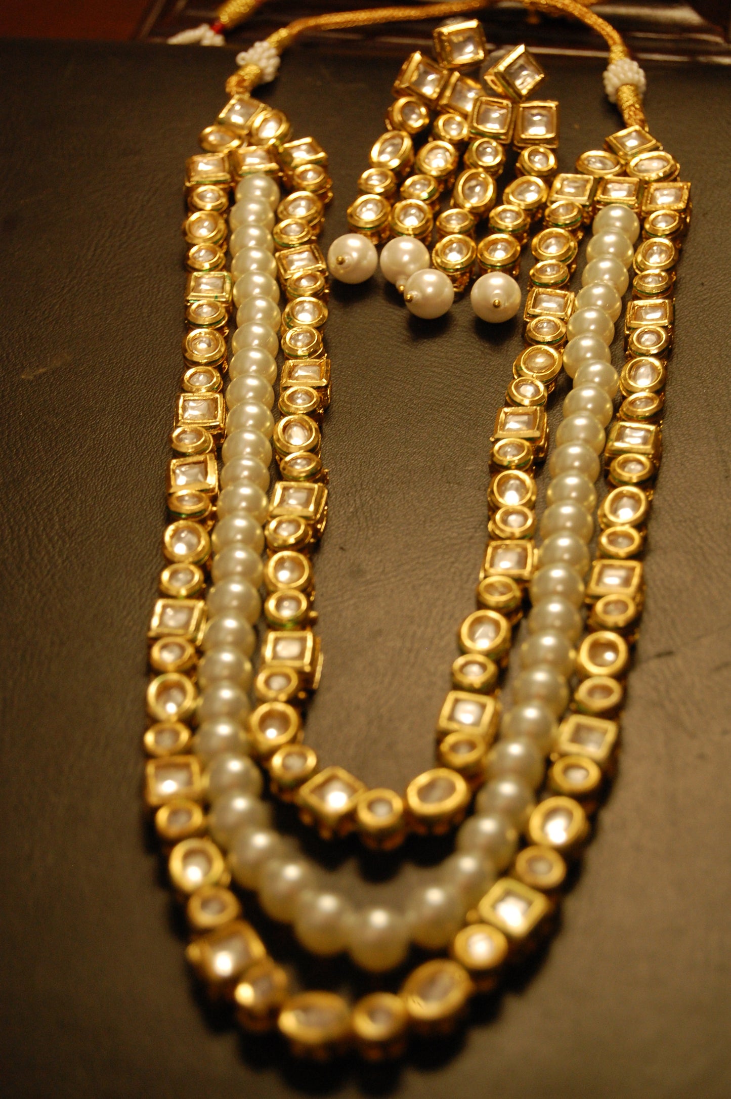 KUNDAN & PEARLS MALA SET