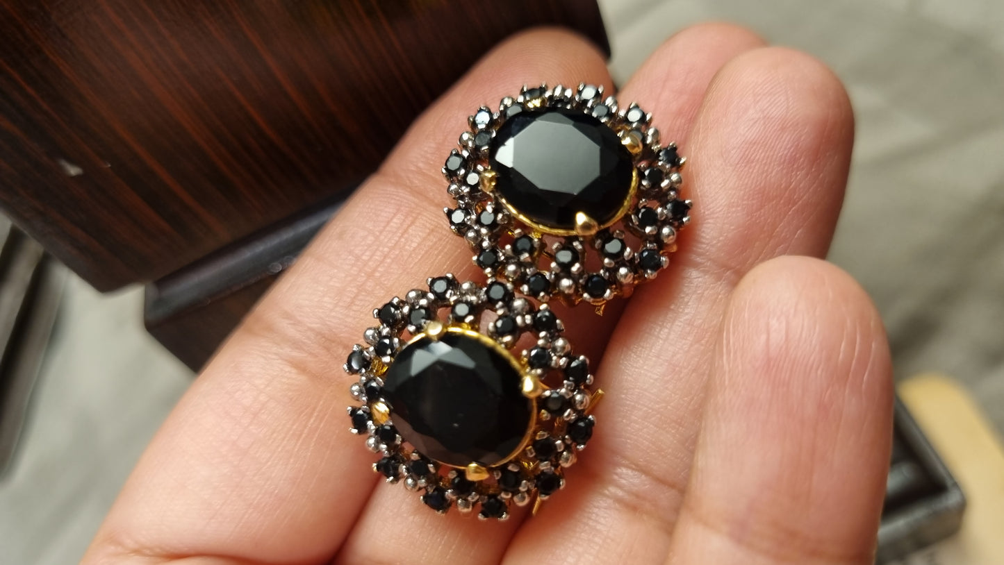 ELEGANT BLACK EARRINGS