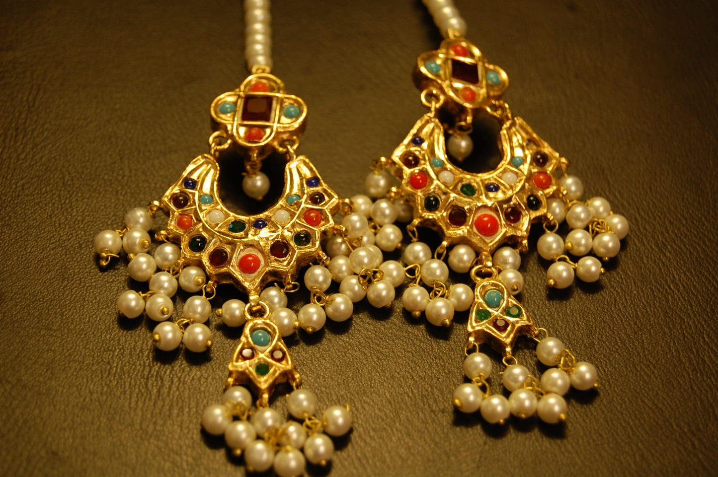 NAURATAN EARRINGS WITH PEARLS