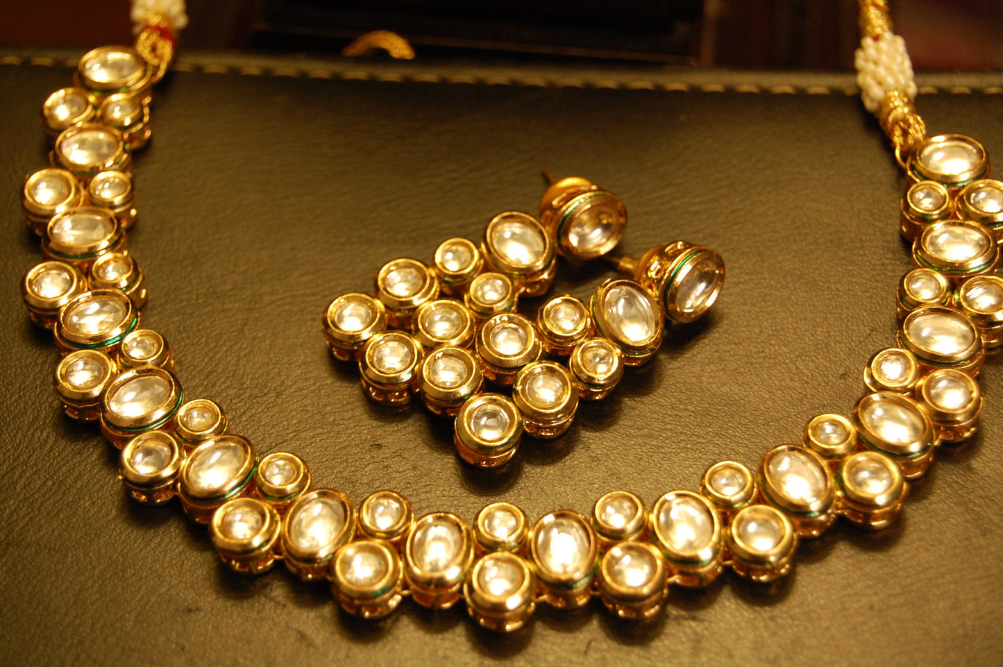 ELEGANT KUNDAN SET