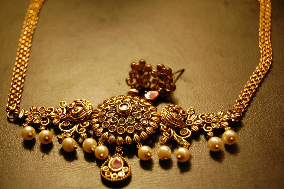 ELEGANT SOUTH INDIAN NECKLACE SET