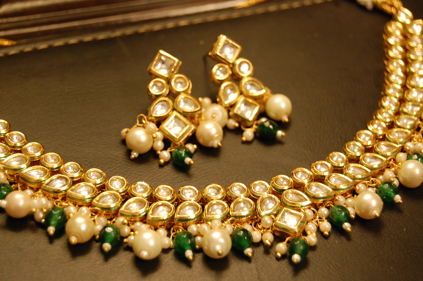 ELEGANT KUNDAN & GREEN SET