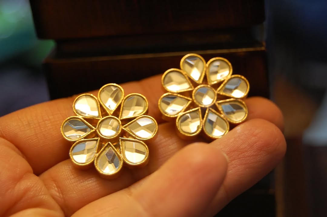 Floral kundan earrings